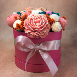 Luxury Round Bouquet Candle – Pink Peony Grandeur